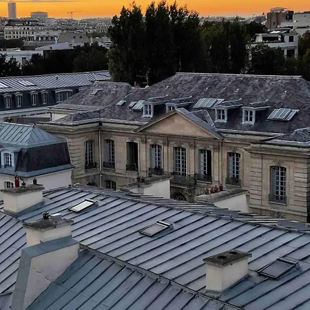 Beautiful Terrace Invalides And Fireplace * Parijs
